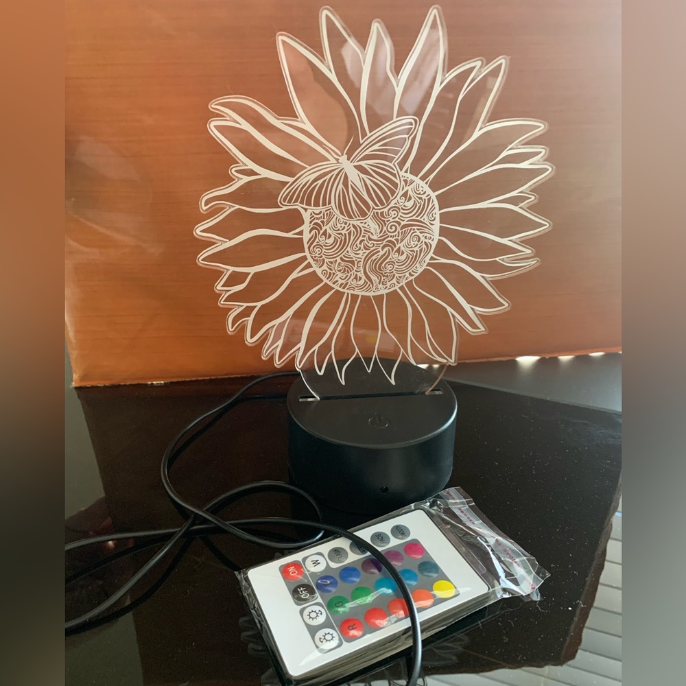 Nightlight (multi-color) USB or battery operated. Black USB base - Sunflower